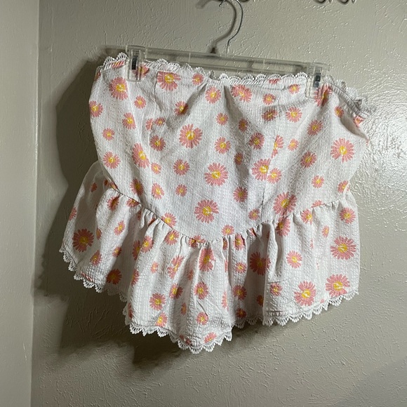 Shein white strapless top with pink flowers - Picture 2 of 4